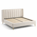 Bouclé-Polsterbett in Creme mit goldfarbenen Füßen, 217 × 174 × 105 cm, Liegefläche 160 × 200 cm, vertikal gepolstertes Kopfteil und Lattenrost